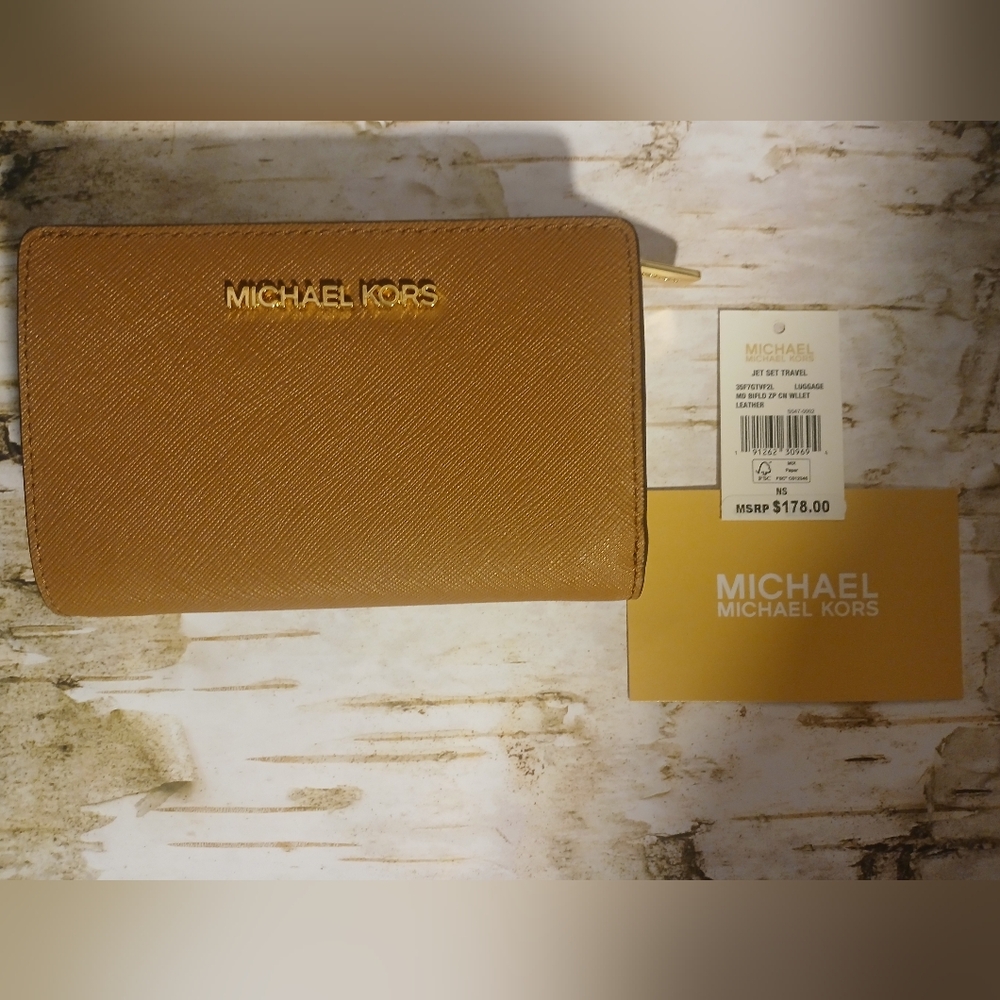 NWT Michael Kors Medium Jet Set Travel Tan Brown Gold Hardware Leather Wallet